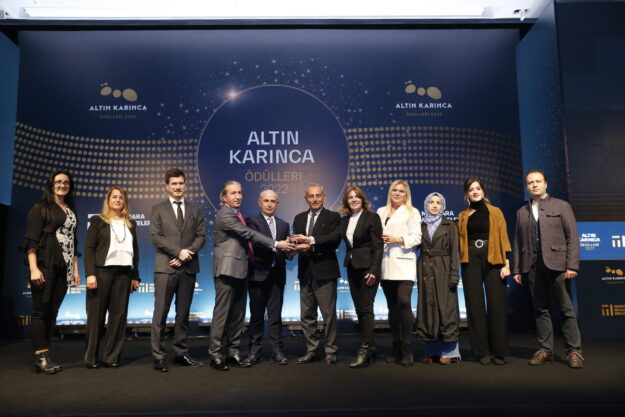 Ekiplatformu_Odullerimiz_AltinKarinca2022_02